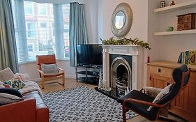 4 Bed House Sea Views Benji'S By The Beach